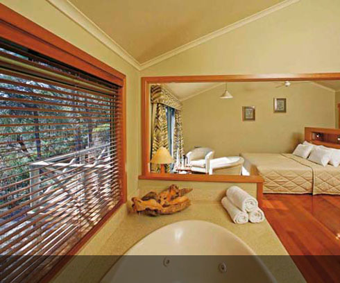 The comfortable Premier Cabin at the Freycinet Lodge