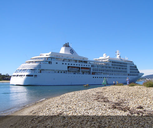Boats so close to shore on entering the safe Devonport Harbour