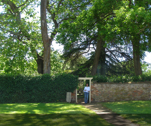 Picturesque surrounds in the gardens of Launceston