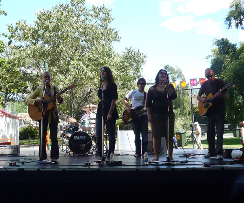 Live music in City Park, Launceston